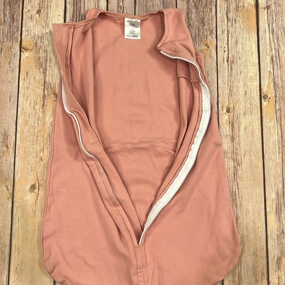 Ely’s & Co pink and white sleeveless sleep sack bundle. 0-3 Month size. - Picture 4 of 7